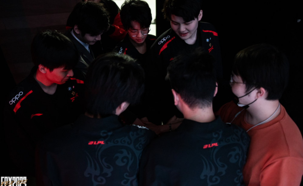 不仅能吸引 不仅能吸引