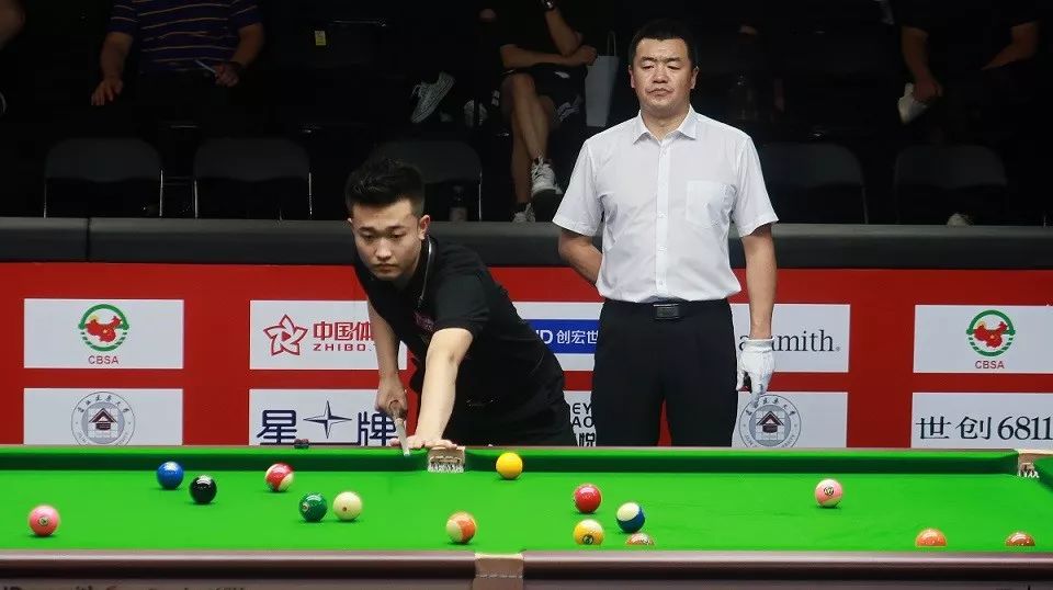 大量观众的 大量观众的