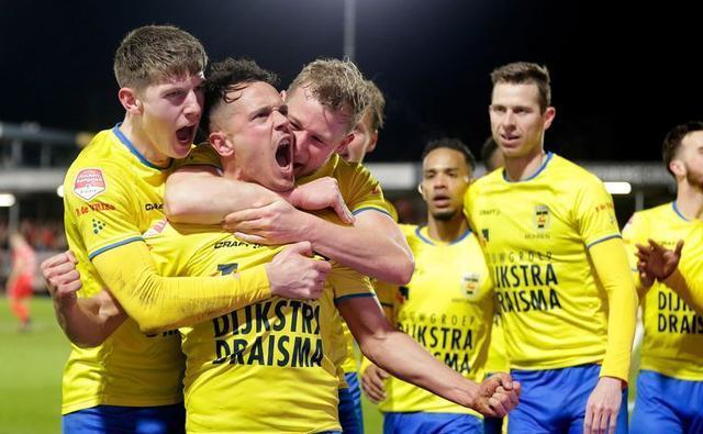 一极具竞争 一极具竞争