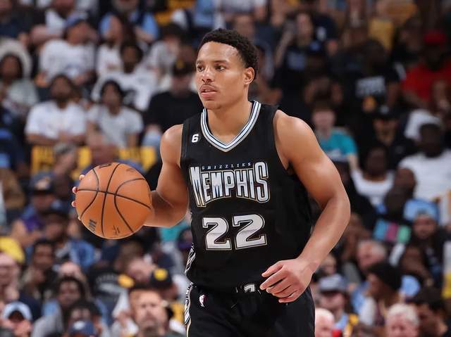 球引来夹击 球引来夹击