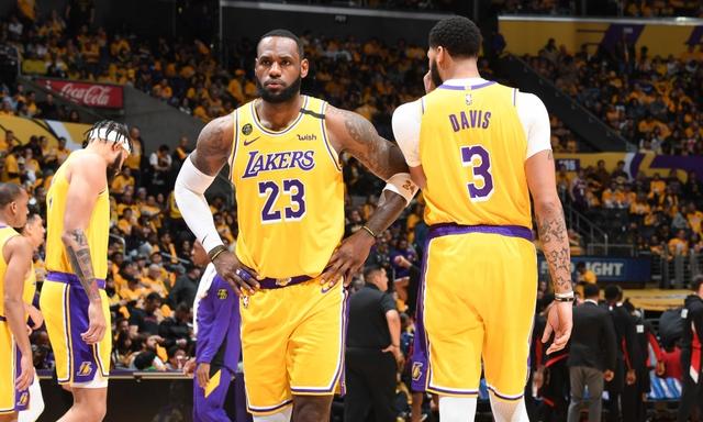 白与发皆生 白与发皆生